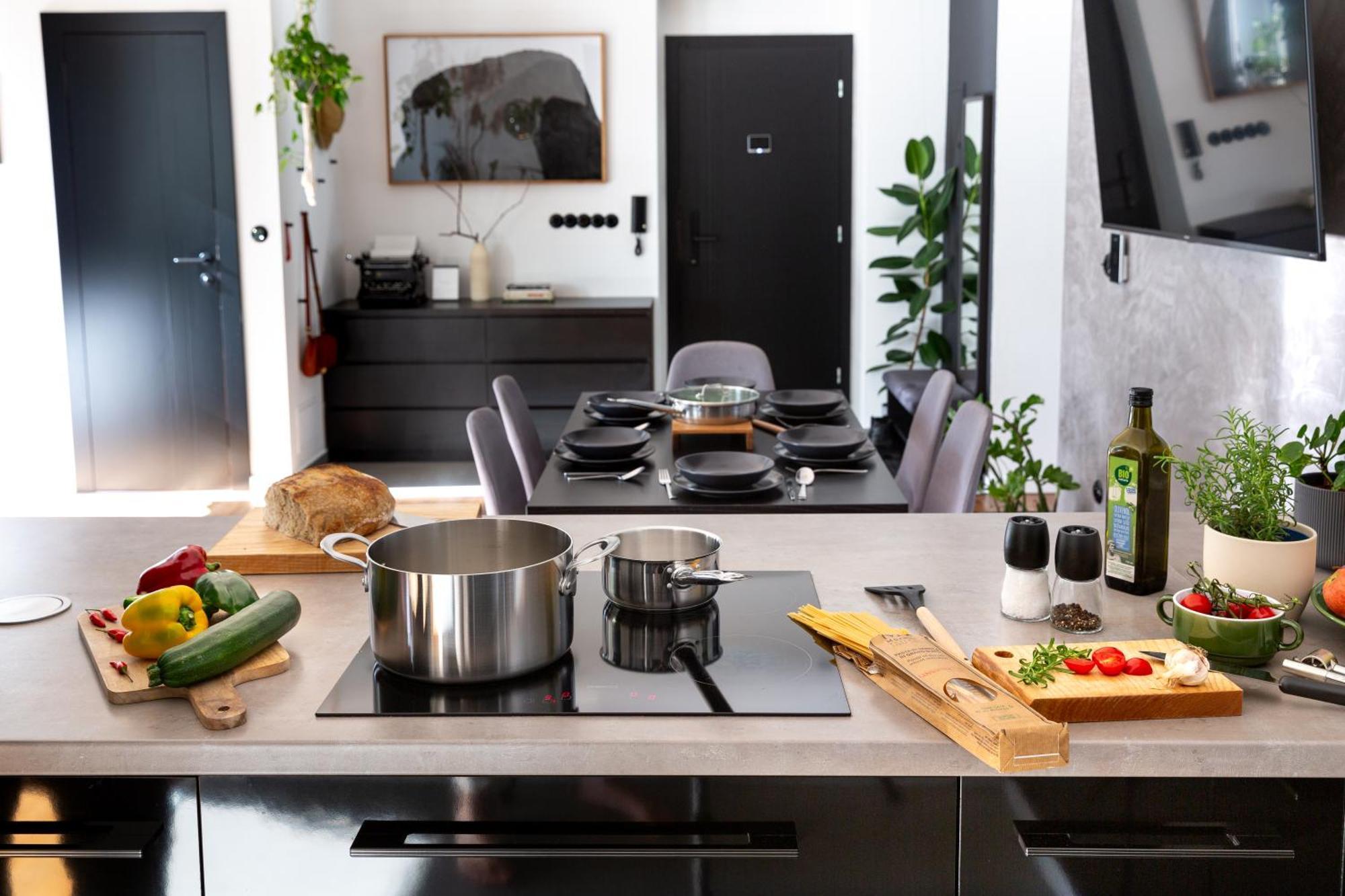 Evergreen - Old Town Spacious Stylish Apartment With Ac And One And A Half Bath, Baby & Kid- Friendly Bratislava Buitenkant foto