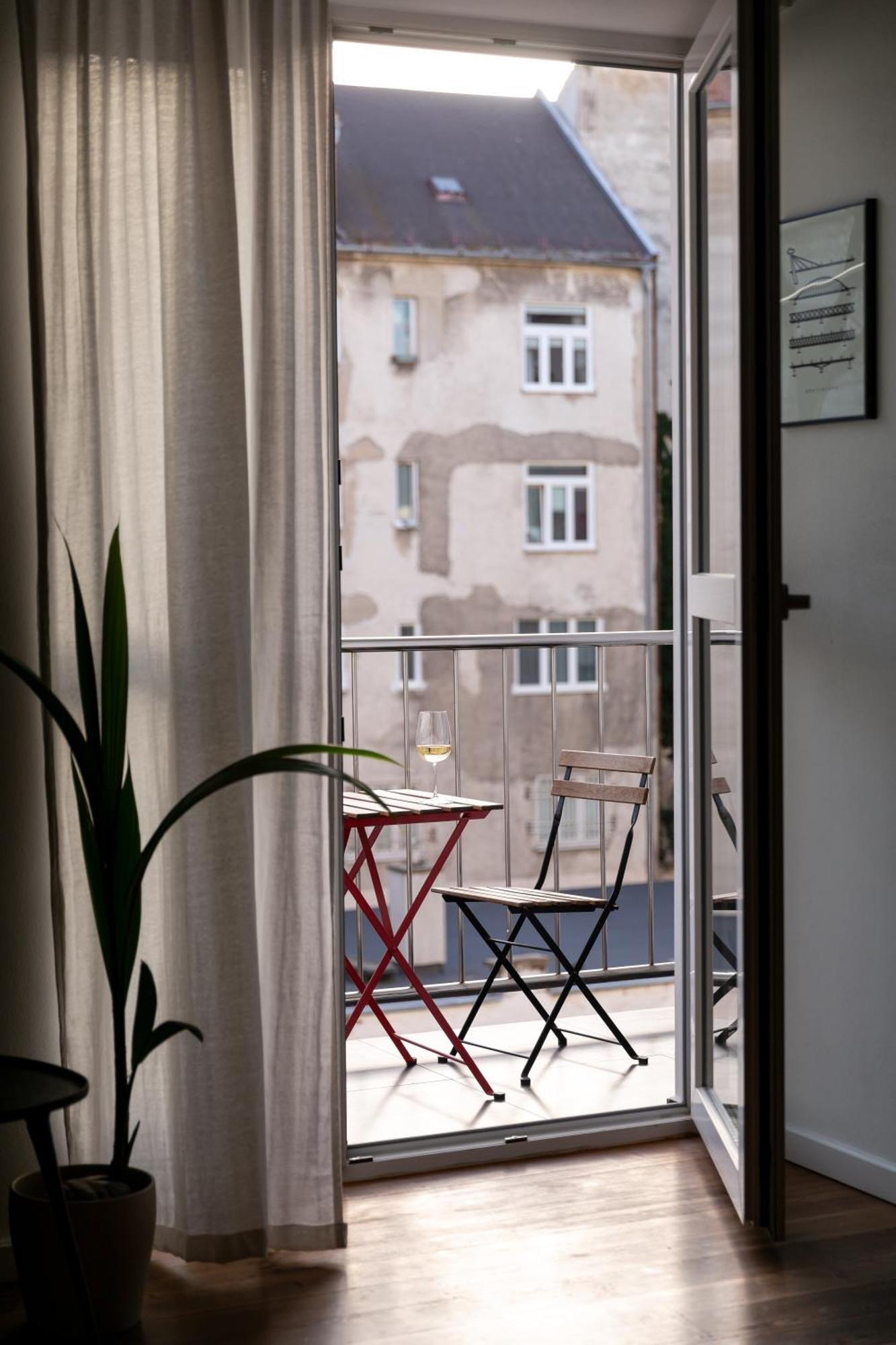 Evergreen - Old Town Spacious Stylish Apartment With Ac And One And A Half Bath, Baby & Kid- Friendly Bratislava Buitenkant foto